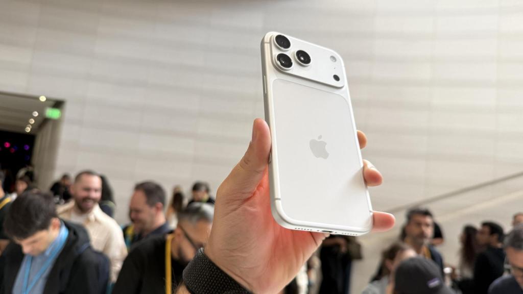 iPhone 17 Pro en plata