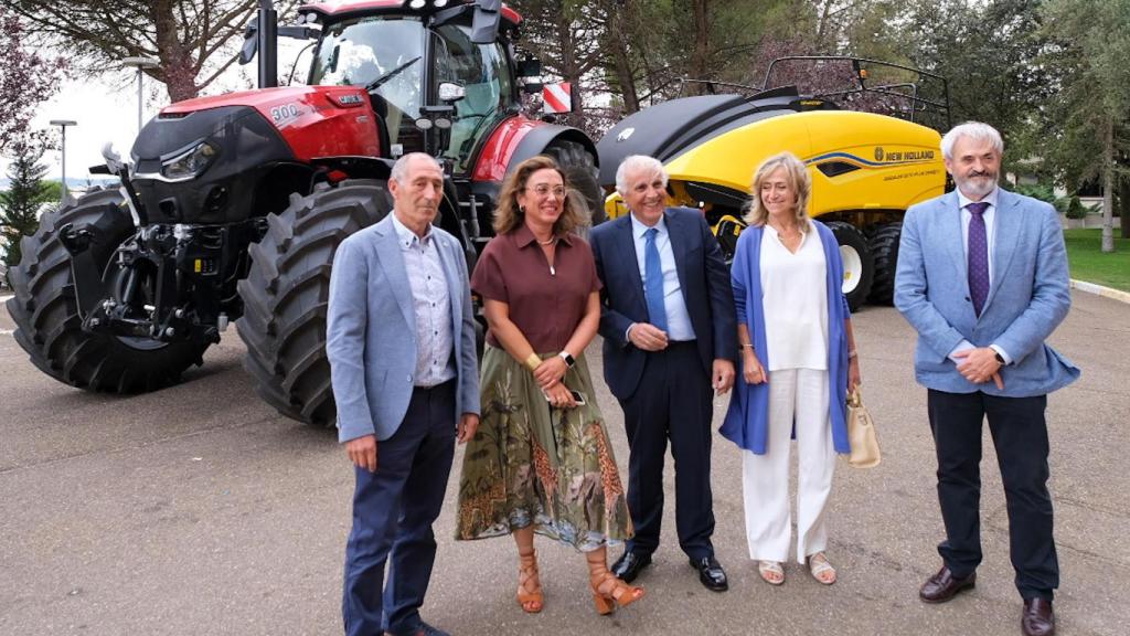 La consejera de Agricultura, Ganadería y Desarrollo Rural, María González Corral, en la clausura del congreso ‘El futuro del cereal’, celebrado en Magaz de Pisuerga, Palencia.