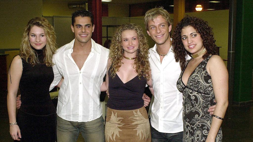 Los cantantes Marey, Miguel Ángel Silva, Tessa, Enrique Anaut y Elena Gadel, exconcursantes de Operación Triunfo 2, en un acto de Los 40 Principales, en 2003.