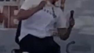 Charlie Kirk tras ser disparado.