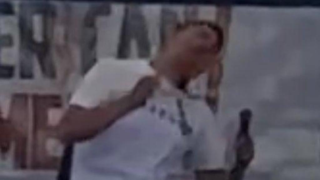 Charlie Kirk tras ser disparado.