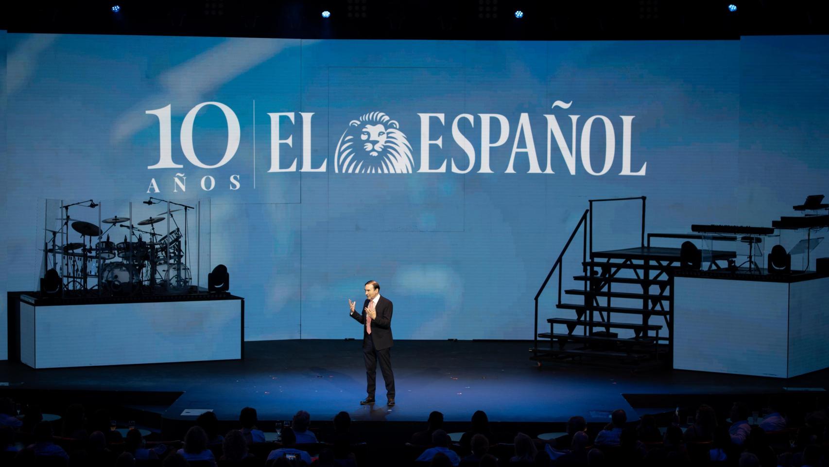 Pedro J Ramírez dando el discurso por el X Aniversario del periódico.