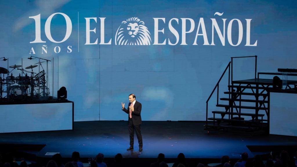 Pedro J Ramírez dando el discurso por el X Aniversario del periódico.