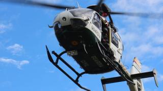 Un helicóptero de la Guardia Civil participa en las labores de búsqueda.