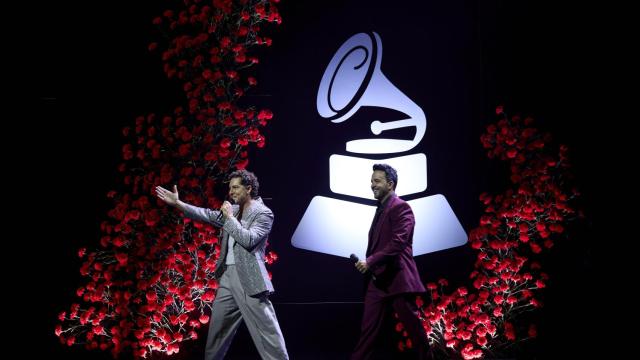 Imagen de David Bisbal y Luis Fonsi durante la gala.