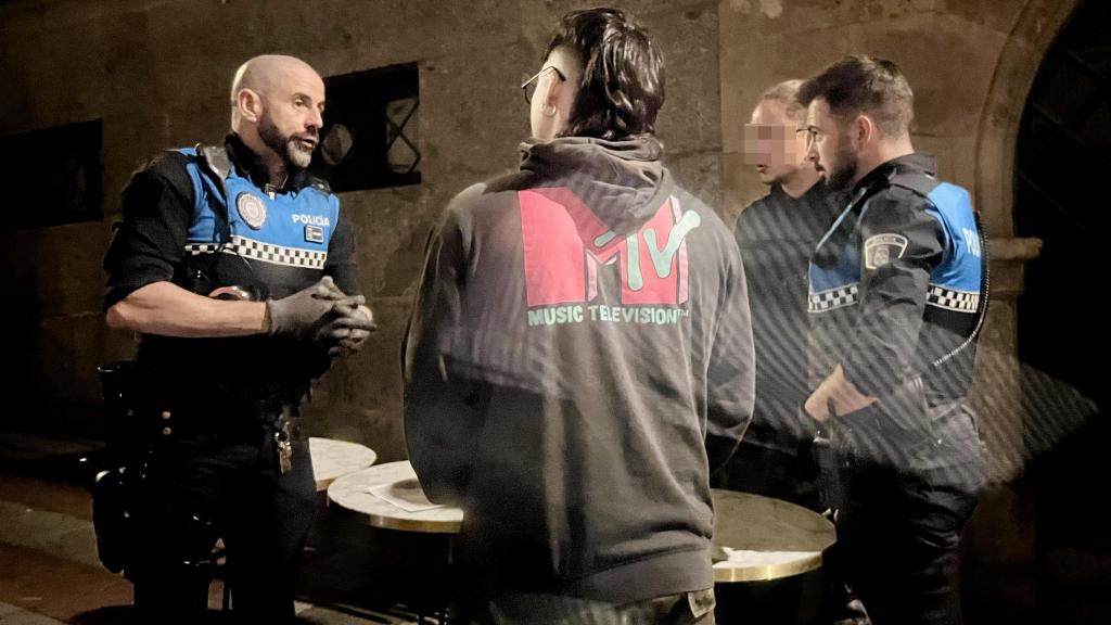 Agentes de la Policía Local de Salamanca durante una intervención