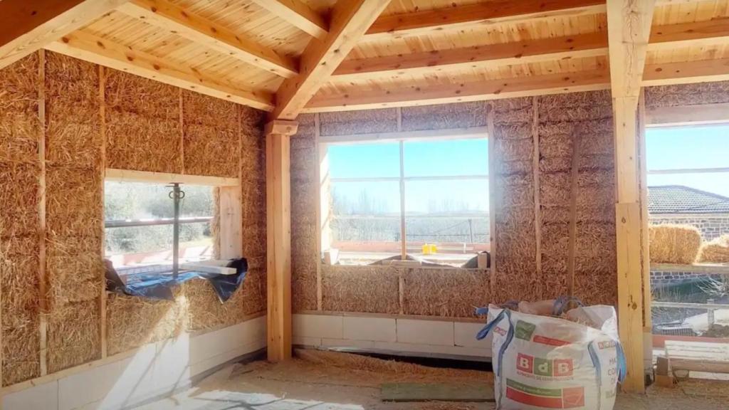 Casa hecha con paja.