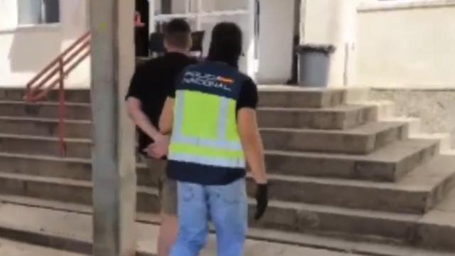 Detención de uno de los ultras del Sevilla implicados en la paliza