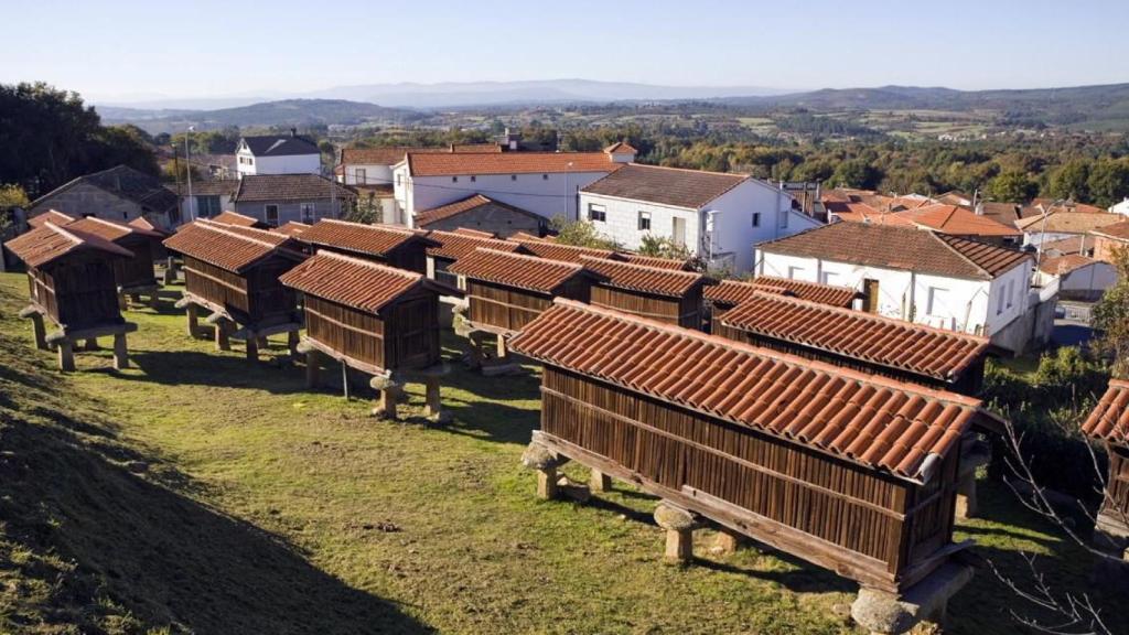 Conjunto de hórreos de A Merca, en Terra de Celanova (Ourense)