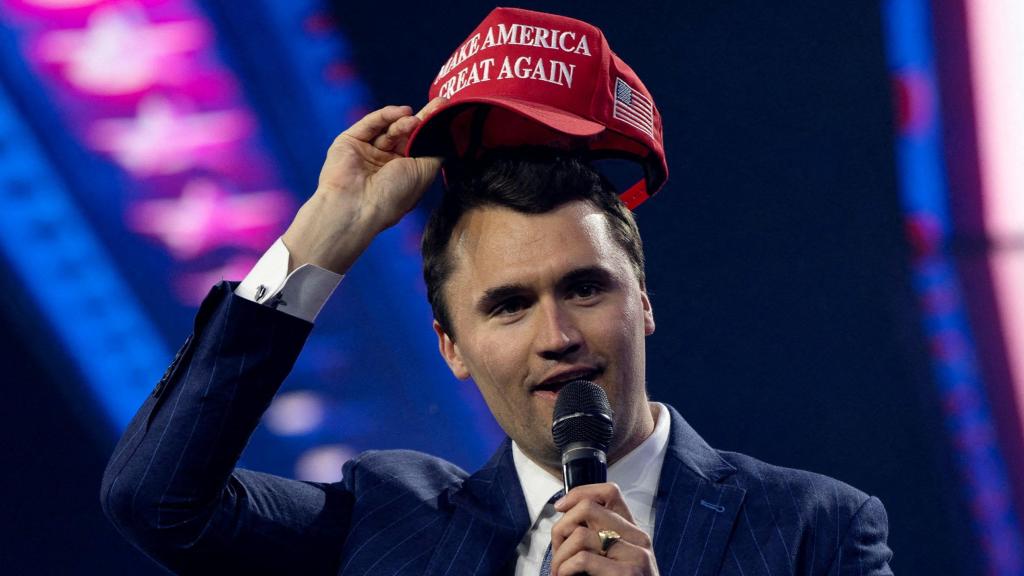 Charlie Kirk en un acto de MAGA financiado por Turning Point en Arizona, EEUU, en diciembre de 2024.