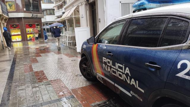 Un coche de la Policía Nacional esta mañana en la calle Galera