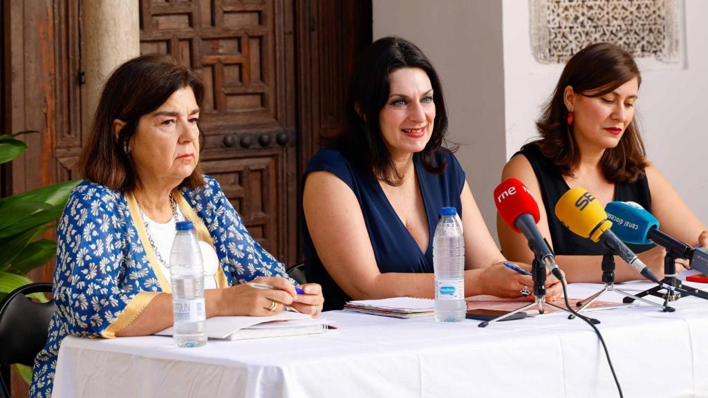 Montse Guardia, Laura García y Maite López, de la Asociación de Amigos de los Conventos.
