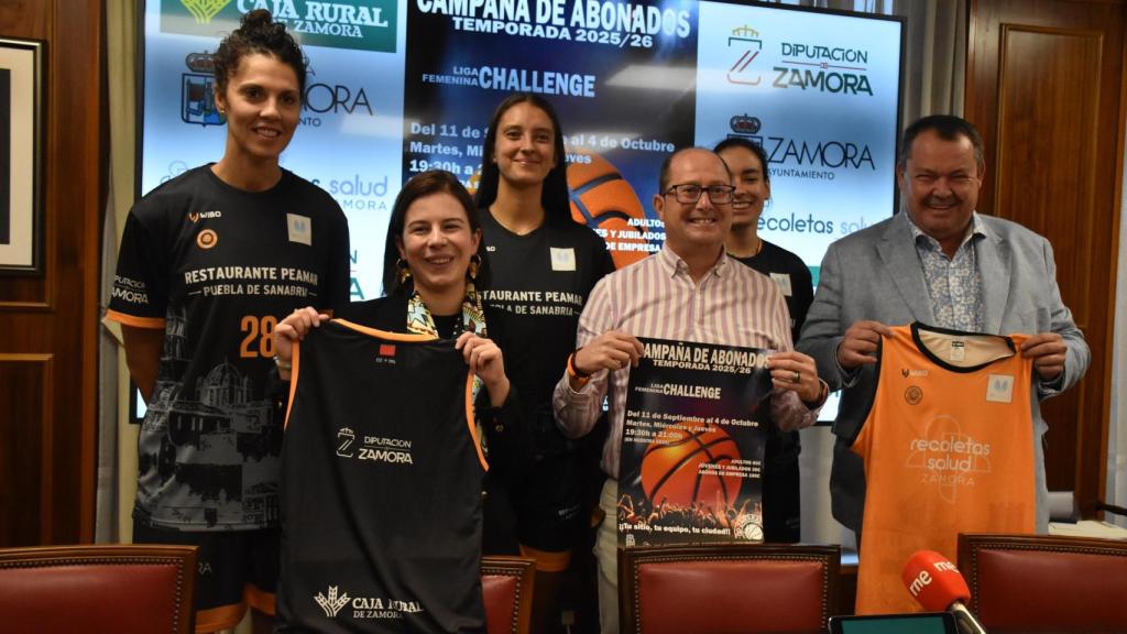 Presentación de la campaña de abonados del C.D. Zamarat en Caja Rural de Zamora