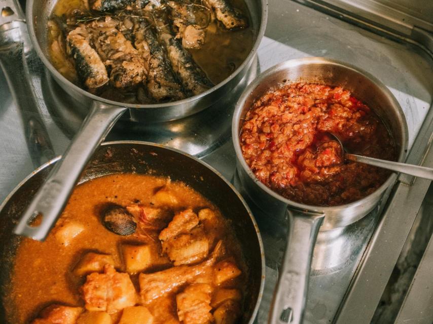 Platos en la cocina de Mundial Bar.