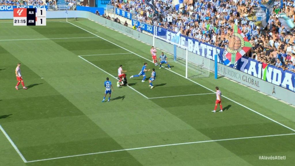 El error en el gol de Giuliano Simeone contra el Alavés