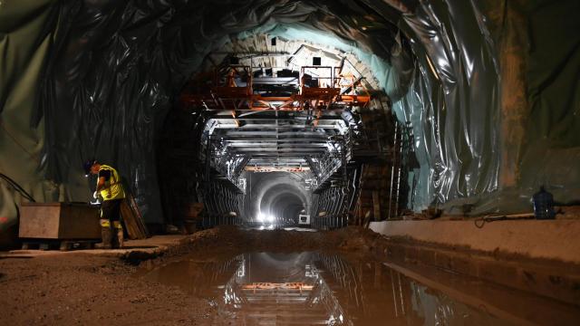 Imagen de las obras del tunel de acceso en tren al Puerto Exterior de A Coruña.