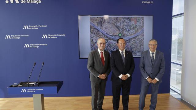 Francisco de la Torre, Carlos Atienza y Francisco Salado, durante la presentación del estudio.