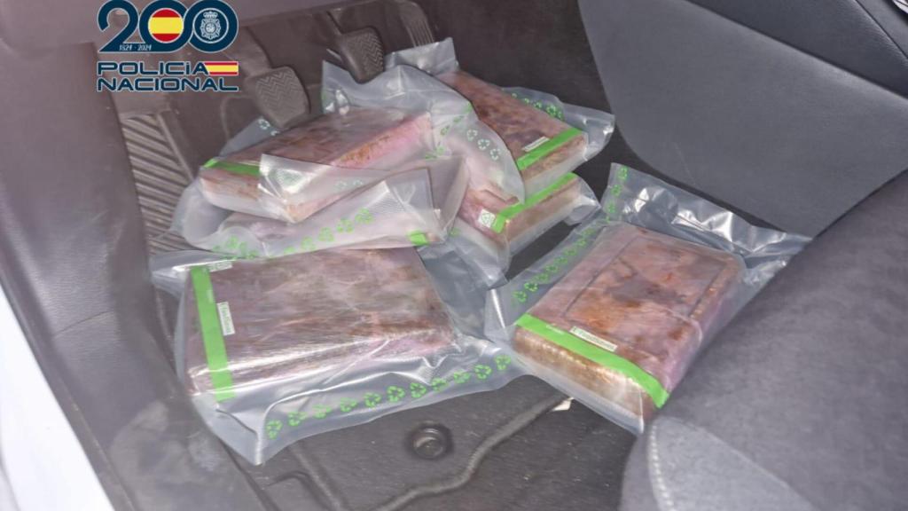 Alijo de droga incautado por la Policía.