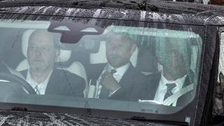 El príncipe Harry abandona Reino Unido tras la visita de 54 minutos a su padre, el rey Carlos III, en