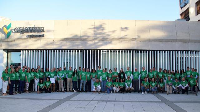Trabajadores de Cajaviva durante el Día Solidario del Grupo Caja Rural.