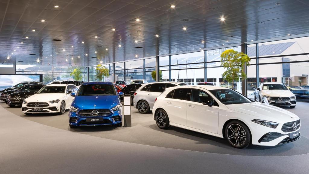 Vehículos Mercedes en exposición