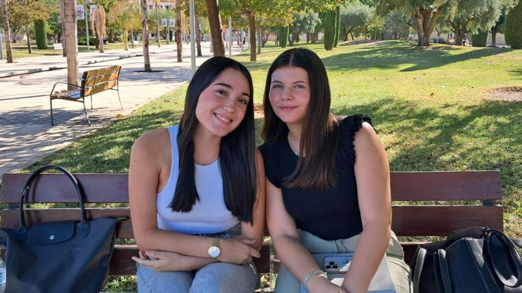 Paula y Alexandra, estudiantes de la UA