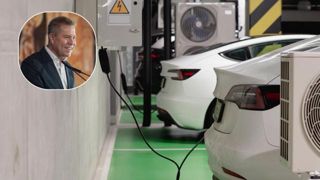 Montaje de Page y un coche eléctrico.