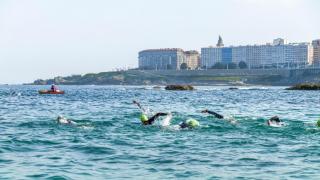 Prueba de 10.000 metros de natación en aguas abiertas en A Coruña en 2021.