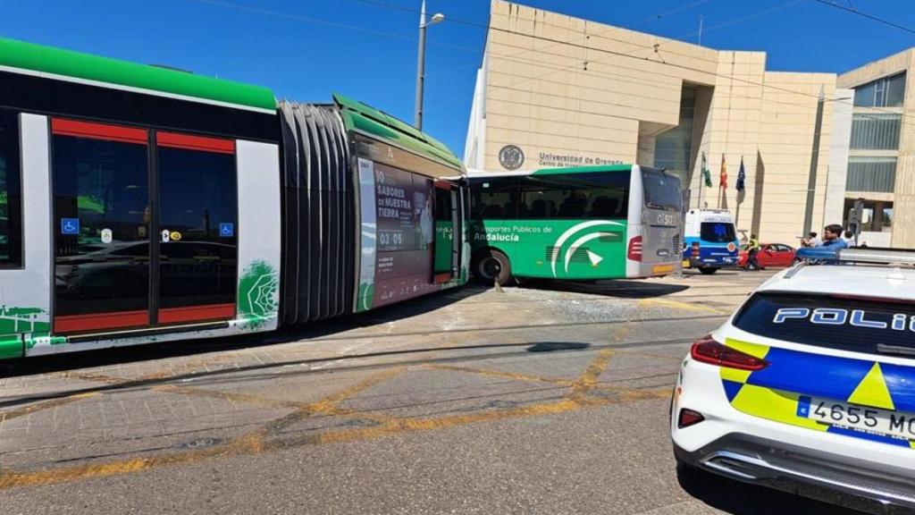 El accidente entre el autobús y el Metro en Granada.