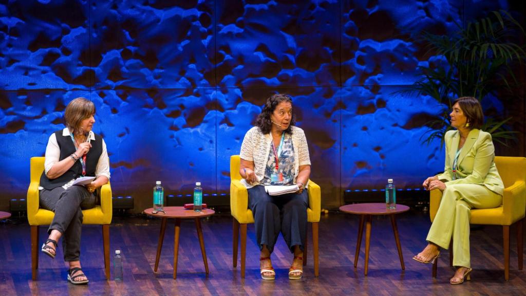 Ana de Miguel Álvarez, Milagros García y Charo Izquierdo.