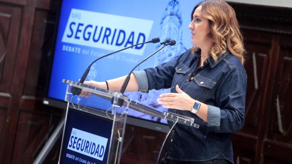 Catalá durante una atención a medios previa al debate. EE