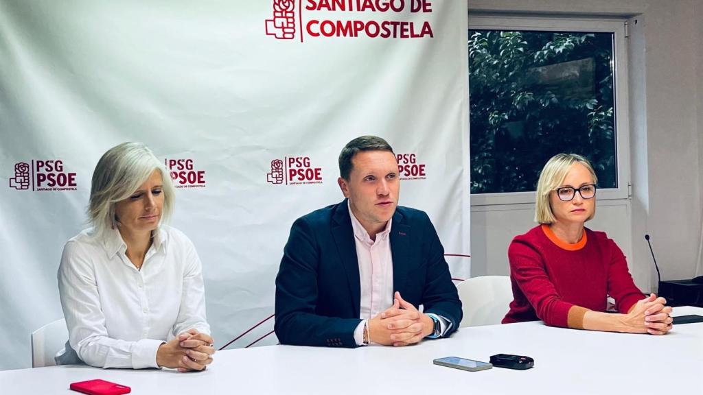 Aitor Bouza, Patricia Iglesias y Marta Abal en rueda de prensa.