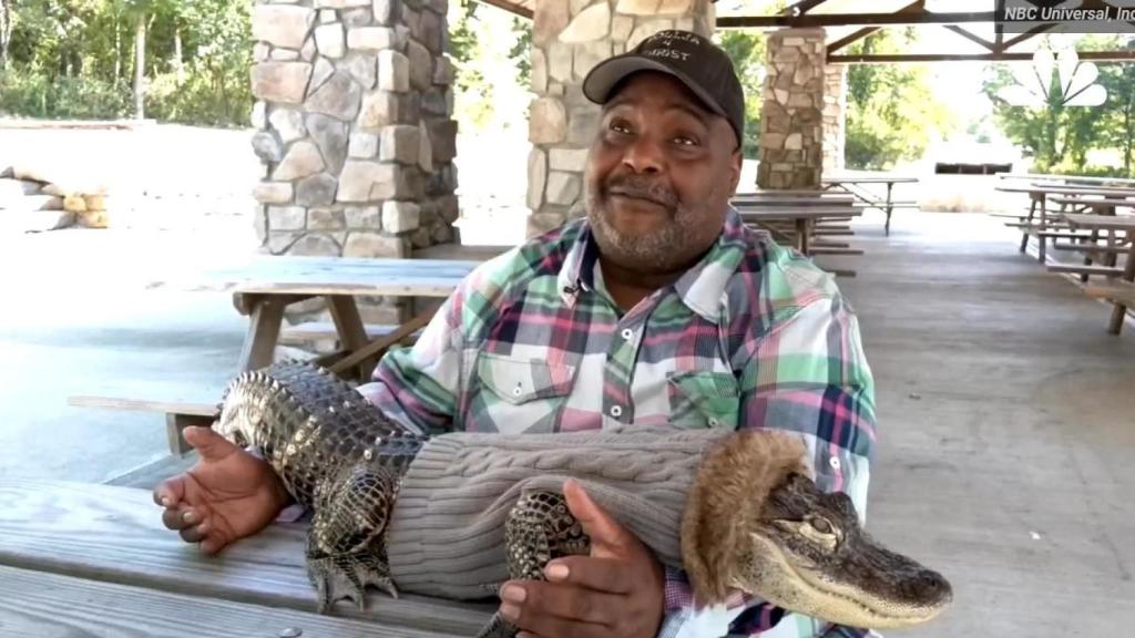 Un hombre de Pennsylvania con un cocodrilo como animal de apoyo emocional va a Walmart y le prohíben la entrada