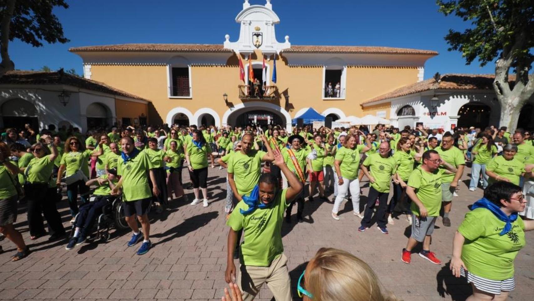 Así ha sido la visita de Page a la Feria de Albacete en el Día de las Personas con Discapacidad: todas las fotos