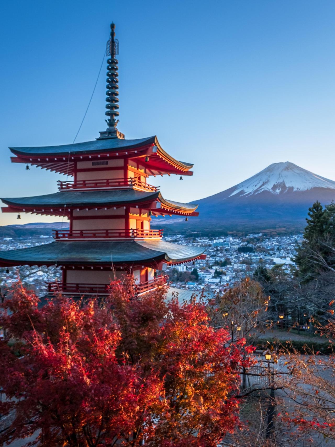 Vista del Monte Fuji desde la Pagoda Chureito, en Japón.
