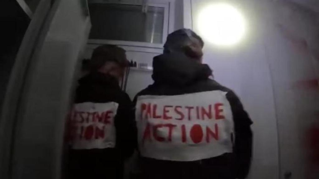 Leandra y sus camaradas llevaban escrito Palestine Action en sus espaldas.