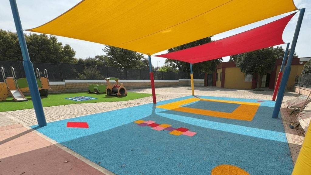 Zona de juegos del colegio Juan Ramón Jiménez de Sevilla.