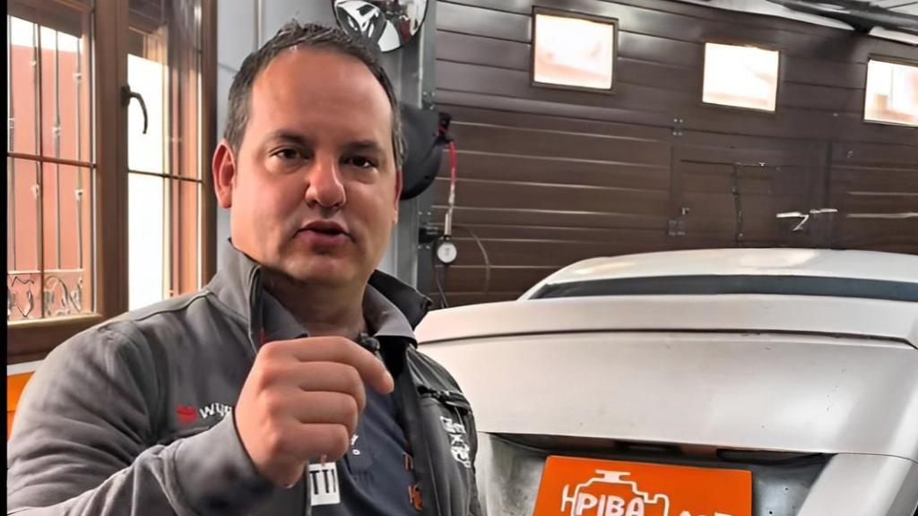 Enrique Álvarez, mecánico desde las redes.