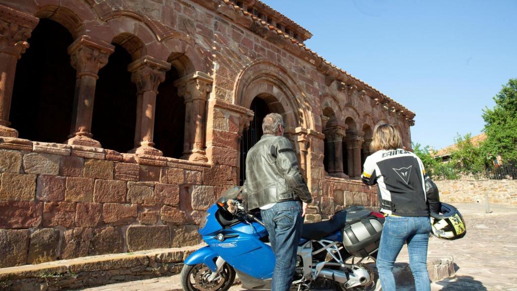 Iglesia de San Pedro Protomártir en Pineda de la Sierra.