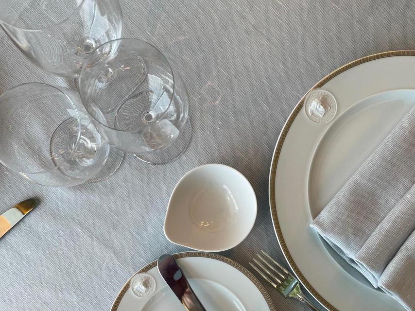 Vajilla de Versace en el restaurante Toscana.