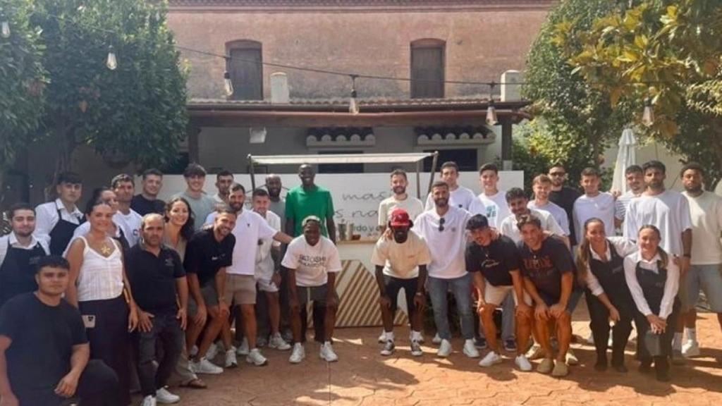 Foto de la plantilla del Valencia CF en el restaurante. EE