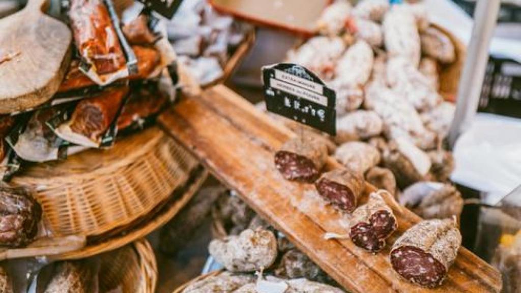 Comida tradicional en los puestos.