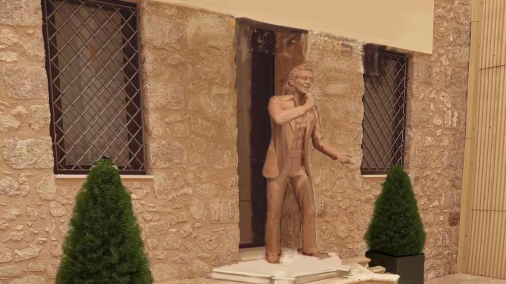 Recreación de la escultura de Camilo Sesto en su museo de Alcoy.