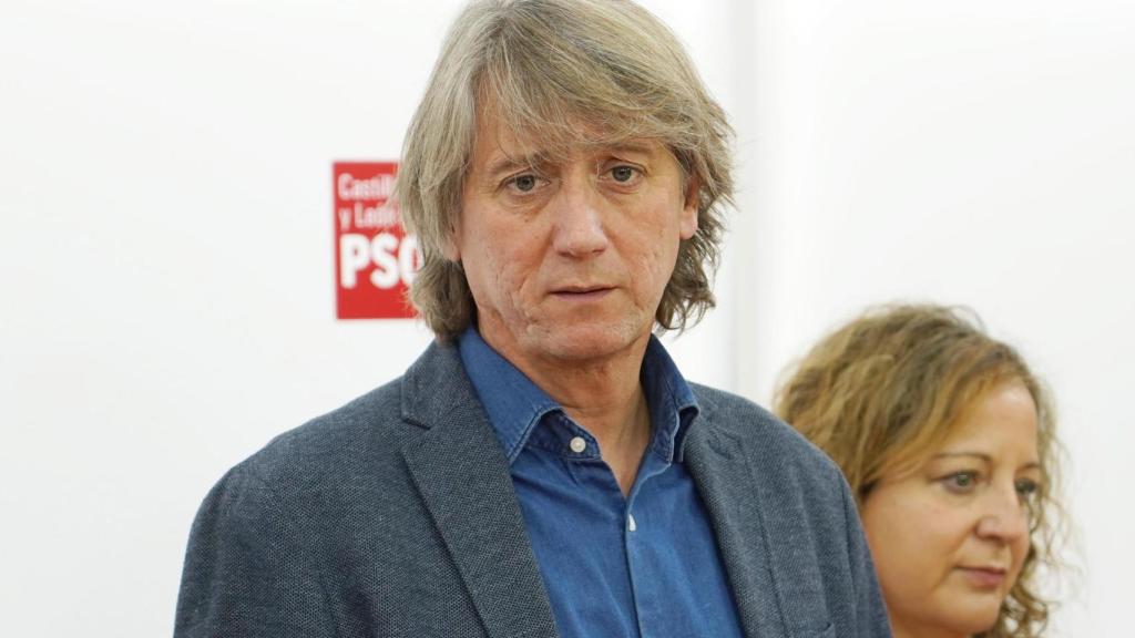 El secretario general del PSCyL, Carlos Martínez, y la eurodiputada socialista y presidenta de la Alianza Progresista de Socialistas y Demócratas en el Parlamento Europeo, Iratxe García, mantienen una reunión con las organizaciones agrarias.