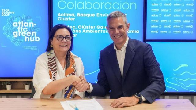 Los presidentes de Viratec y Aclima, Josefa de León y Xabier Caño, en la firma del acuerdo.