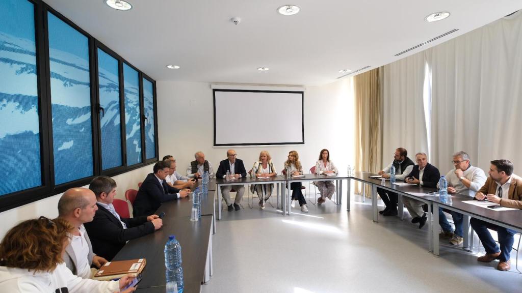 Reunión con asociaciones empresariales de Sanabria con la consejera de Industria, Comercio y Empleo, Leticia García