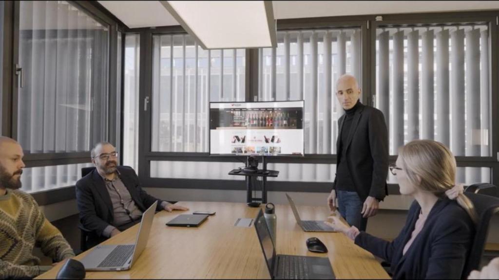 Hector Pla y Oriol Ripoll, fundadores de Decántalo, junto a su equipo.