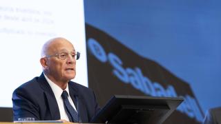 Josep Oliu, presidente de Banco Sabadell, tras la presentación del informe del consejo donde se rechaza la oferta de BBVA.