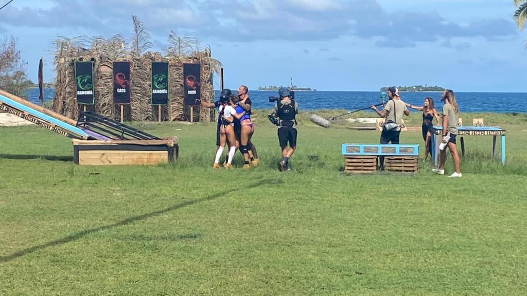 Los nuevos habitantes de Playa Armonía celebran su éxito en 'Supervivientes'.