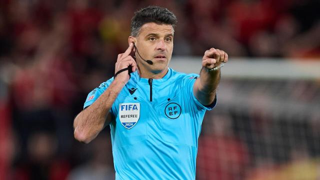Jesús Gil Manzano arbitrando el encuentro entre el Mallorca y el Barça la temporada pasada.